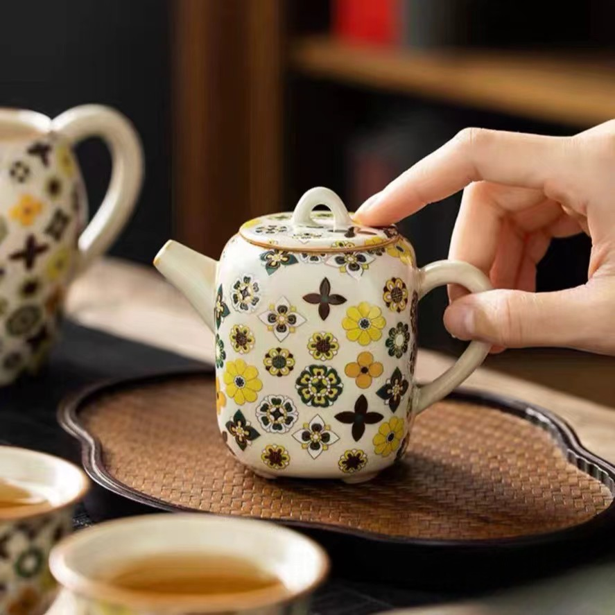 Cream Floral Yixin Teapot (180ml)